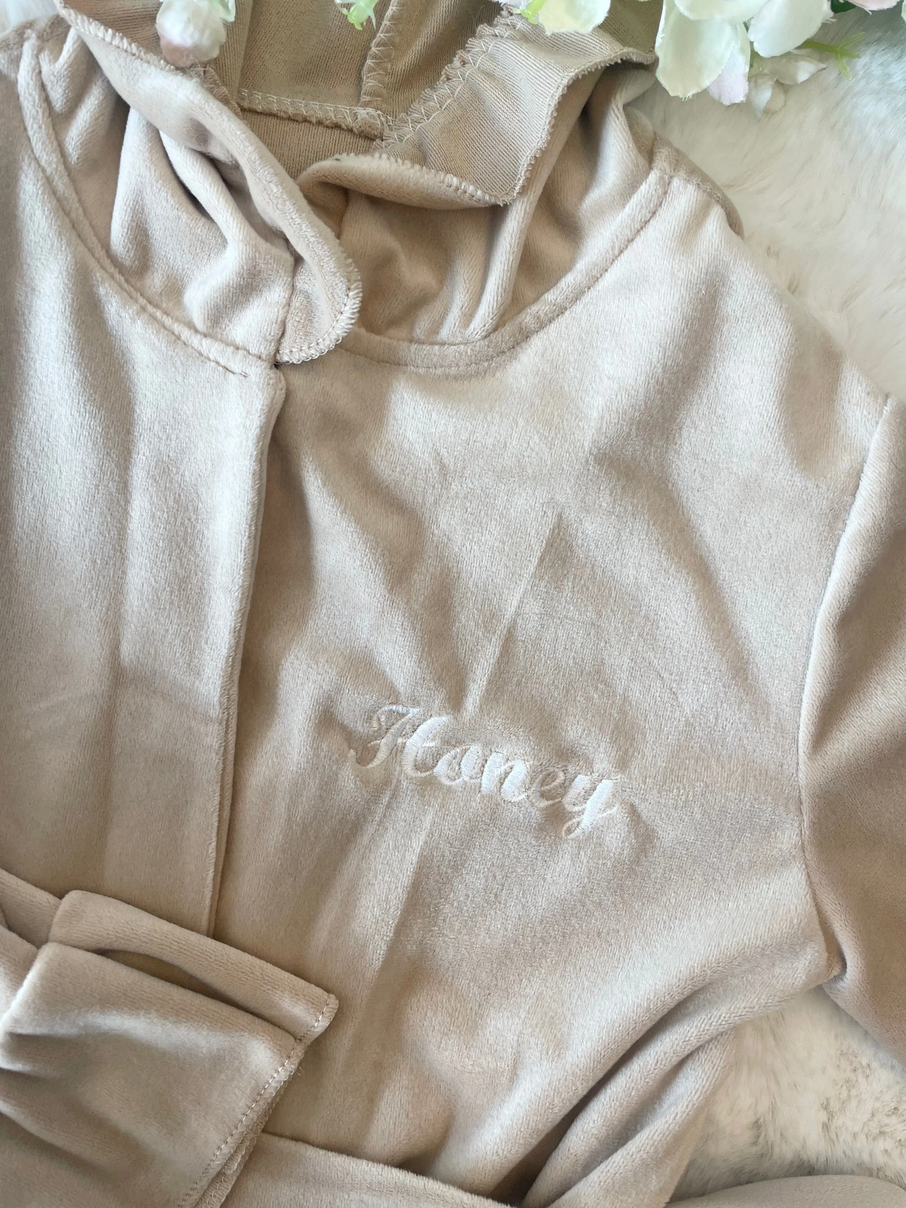 Beige luxury dressing gown with Lace detail