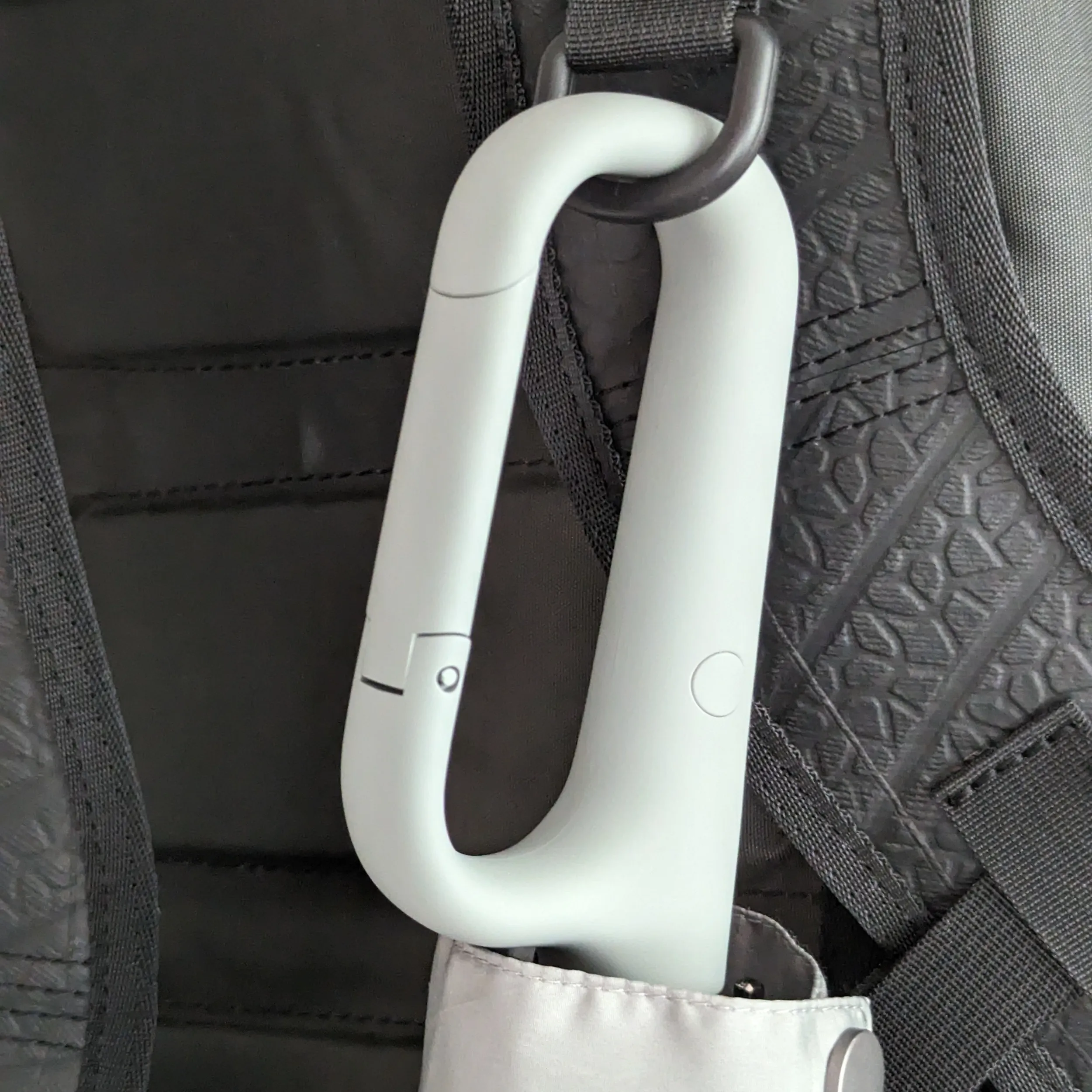 EVERYDAY | Umbrella with Never-Forget Carabiner Handle