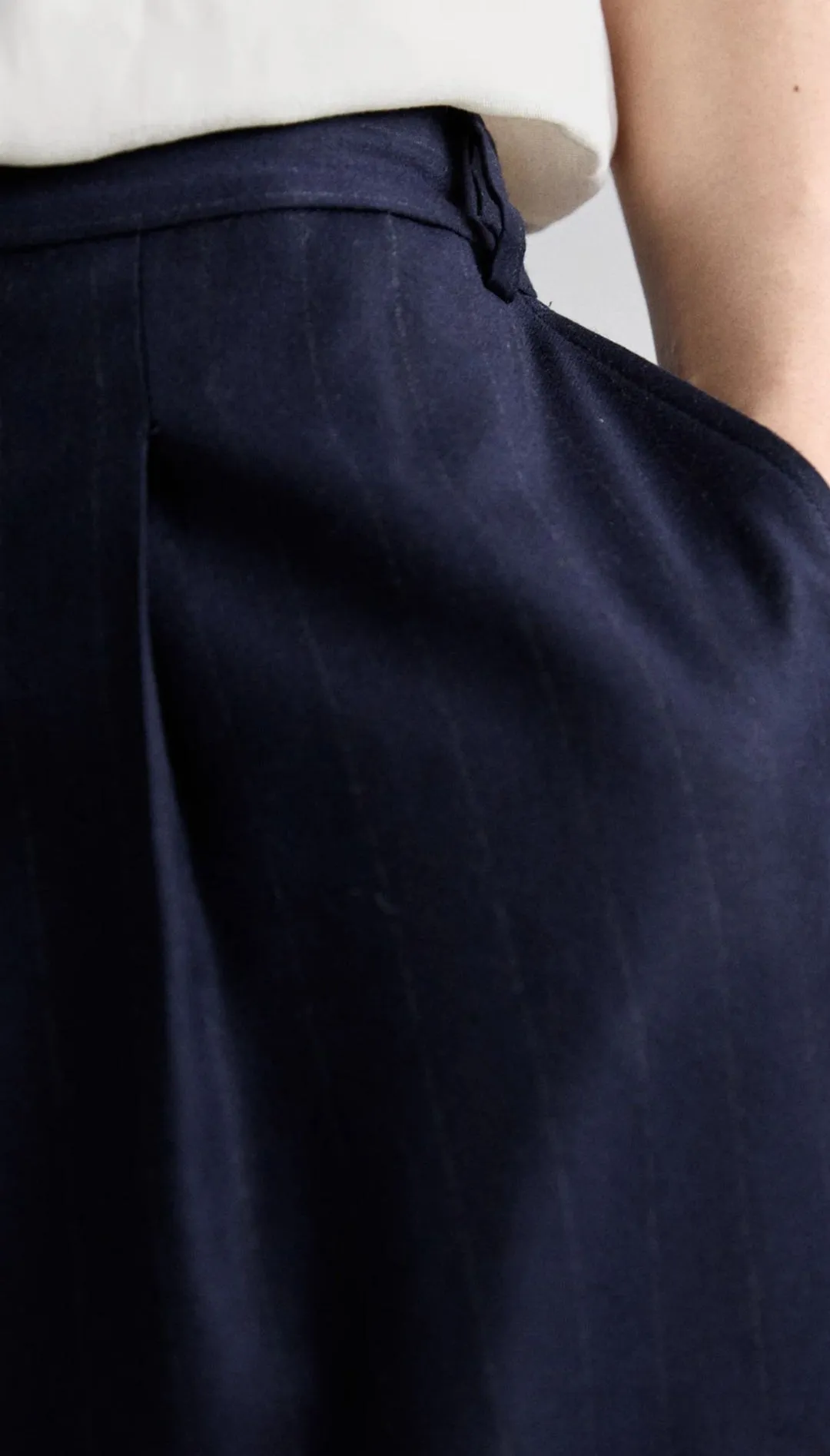 KNEE-LENGTH PINSTRIPES SHORTS