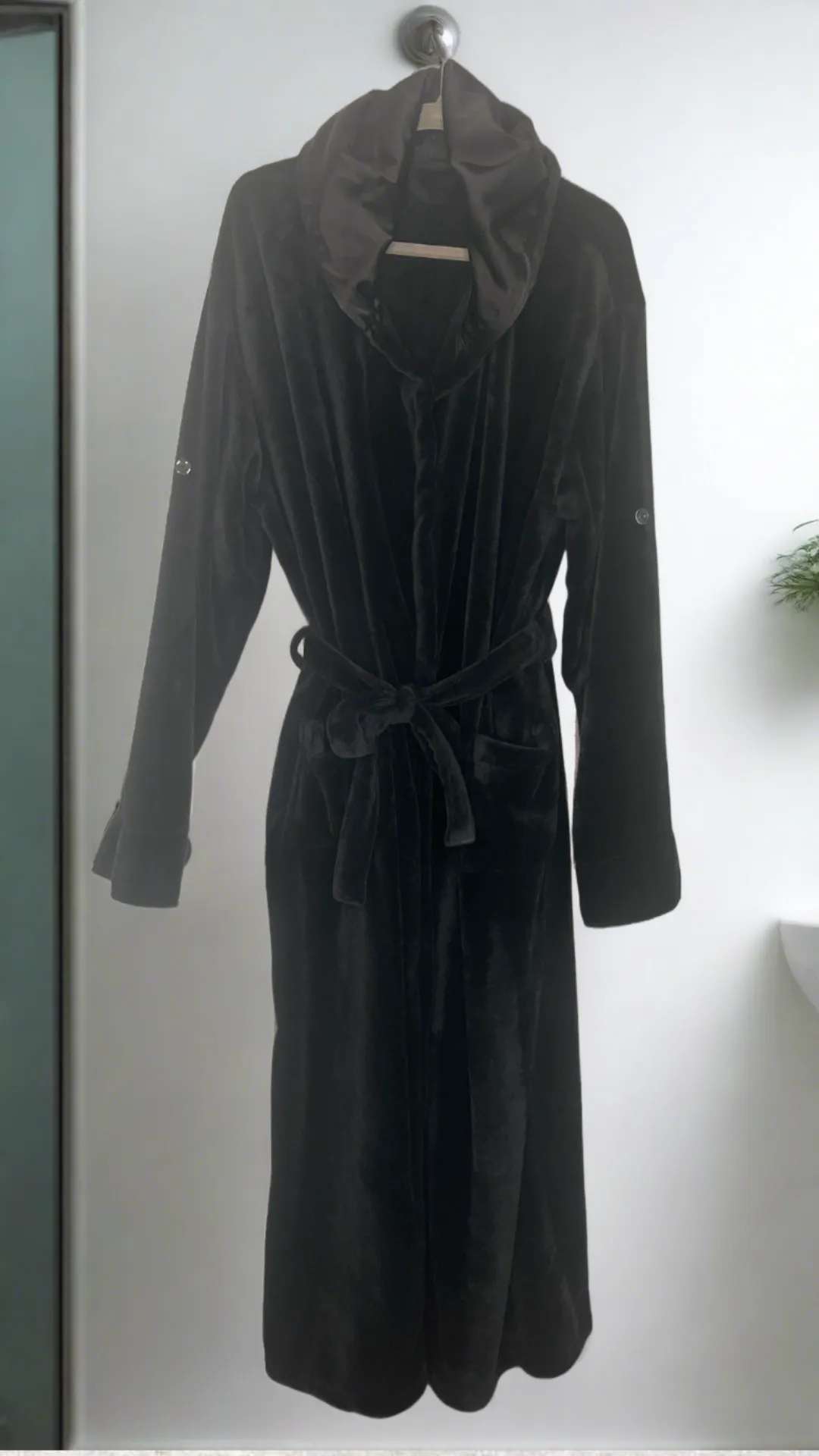 Perfectly Imperfect Find: Black Premium Satin Lined Hooded Robe
